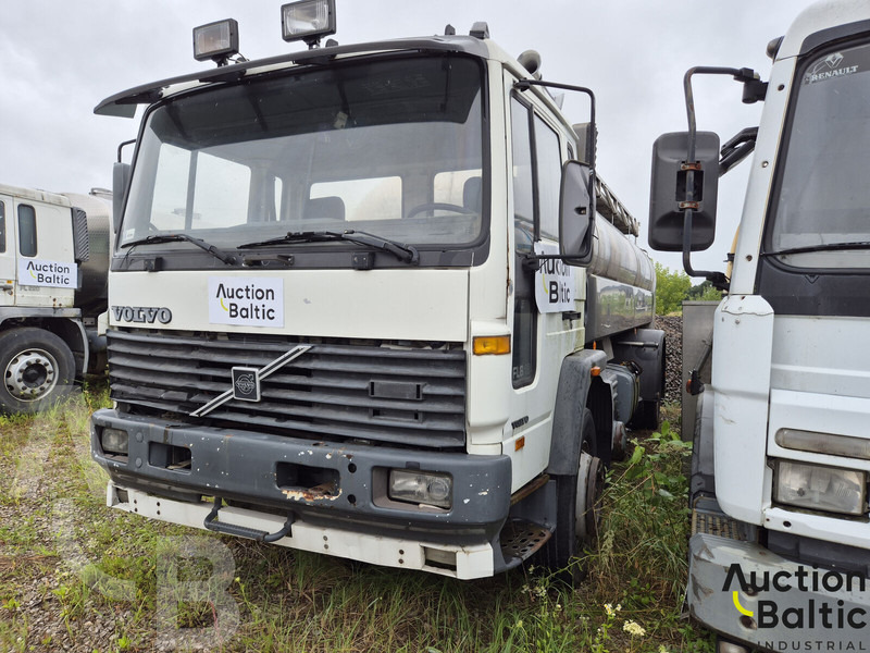 Volvo FL6 - Camión cisterna: foto 1 Volvo FL6 - Camión cisterna: foto 1