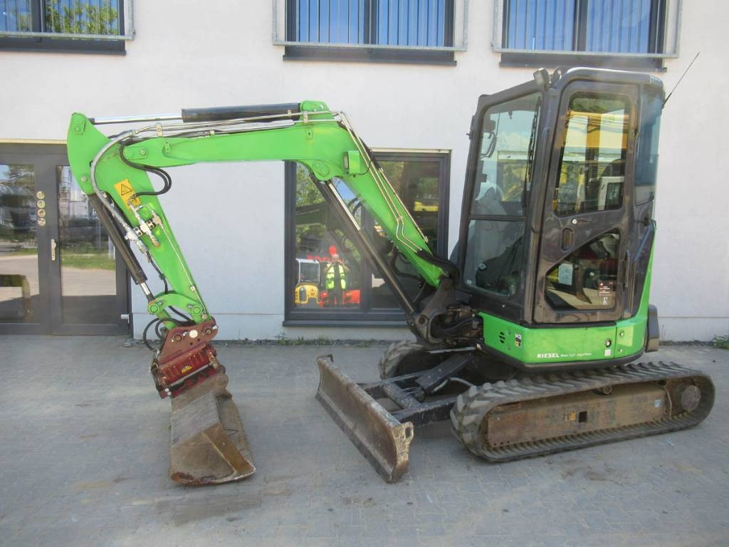 Hitachi ZX33U-6 Powertilt - Miniexcavadora: foto 1 Hitachi ZX33U-6 Powertilt - Miniexcavadora: foto 1