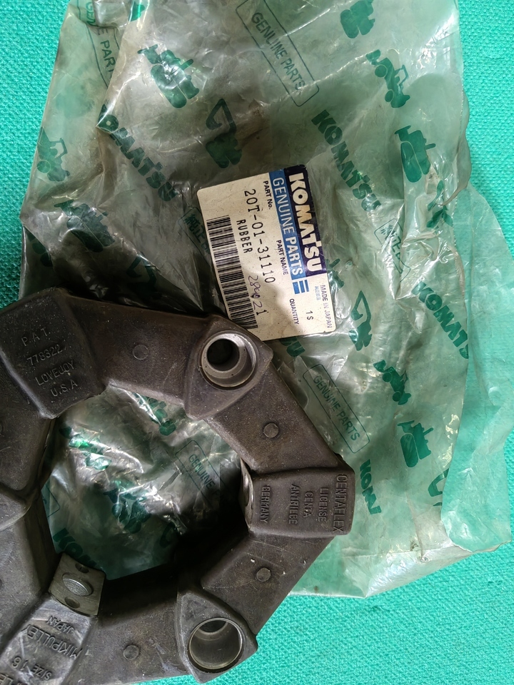 Pieza universal para Maquinaria de construcción KOMATSU 20T-01-31110 RUBBER COUPLING: foto 1