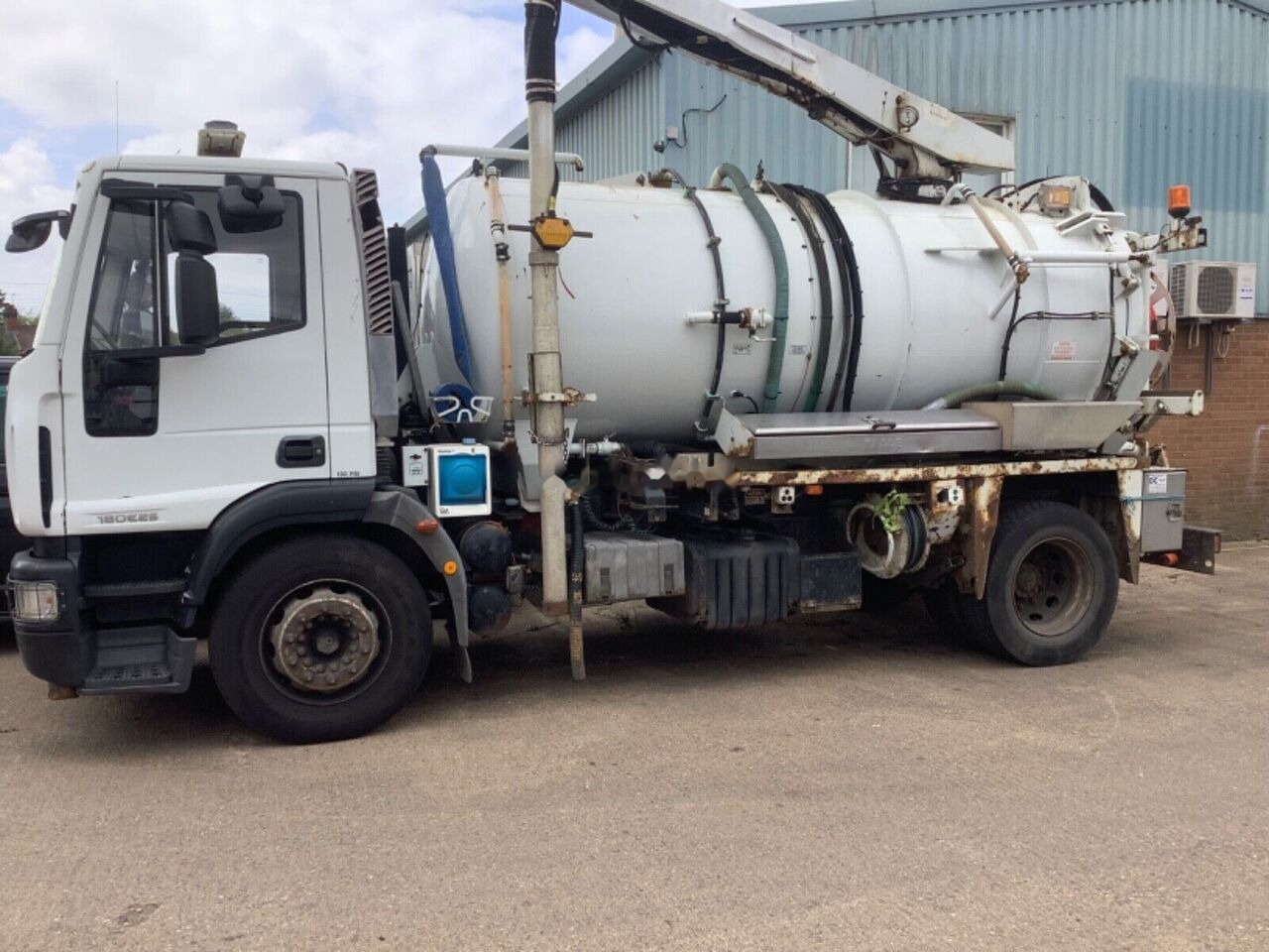 IVECO 180e25 euro5 - Limpieza de alcantarillado: foto 3 IVECO 180e25 euro5 - Limpieza de alcantarillado: foto 3