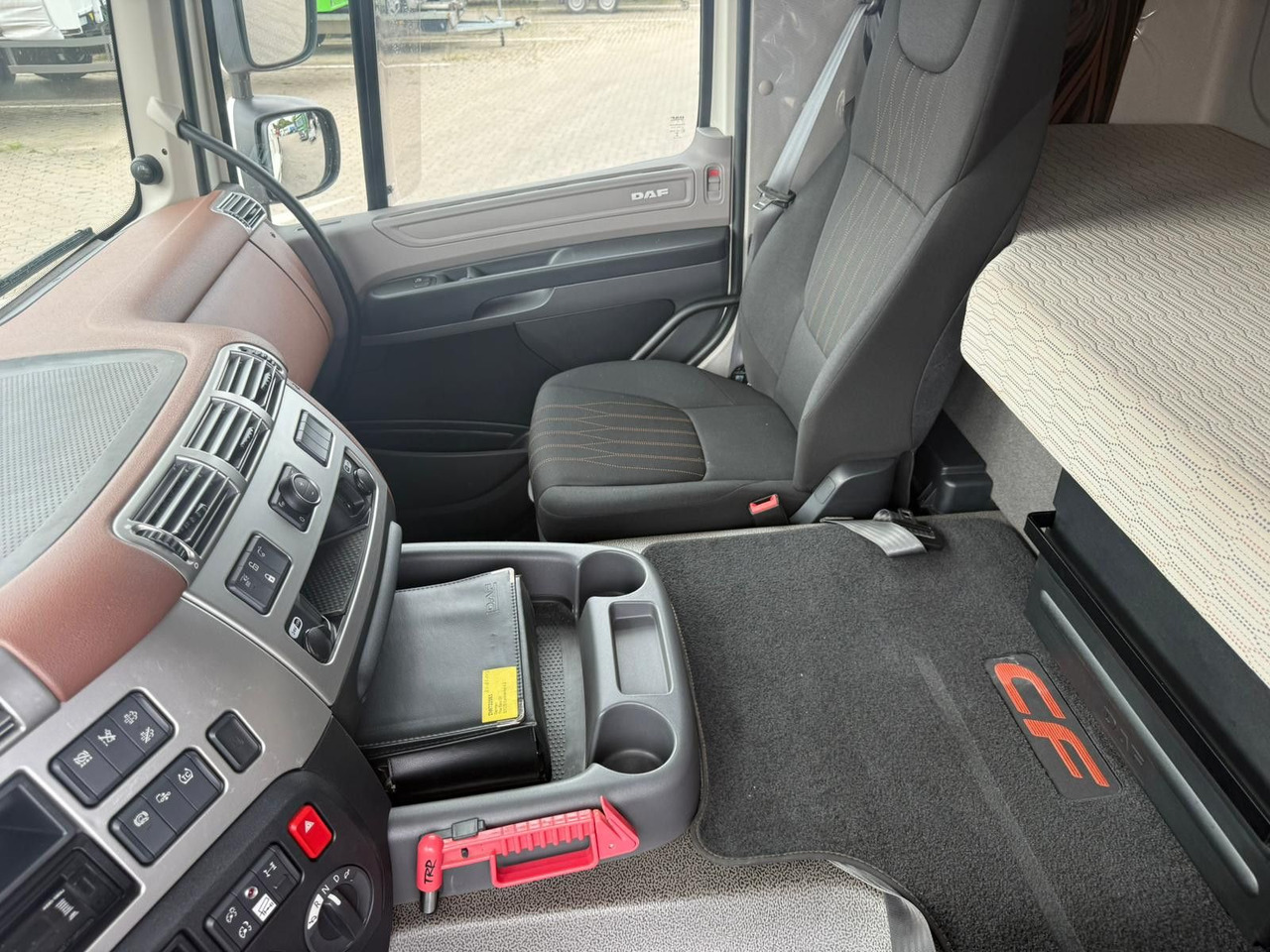 Camión volquete DAF CF 480 FAN 6x2 Dreiseitenkipper Inkl. Anhänger: foto 11 Camión volquete DAF CF 480 FAN 6x2 Dreiseitenkipper Inkl. Anhänger: foto 11