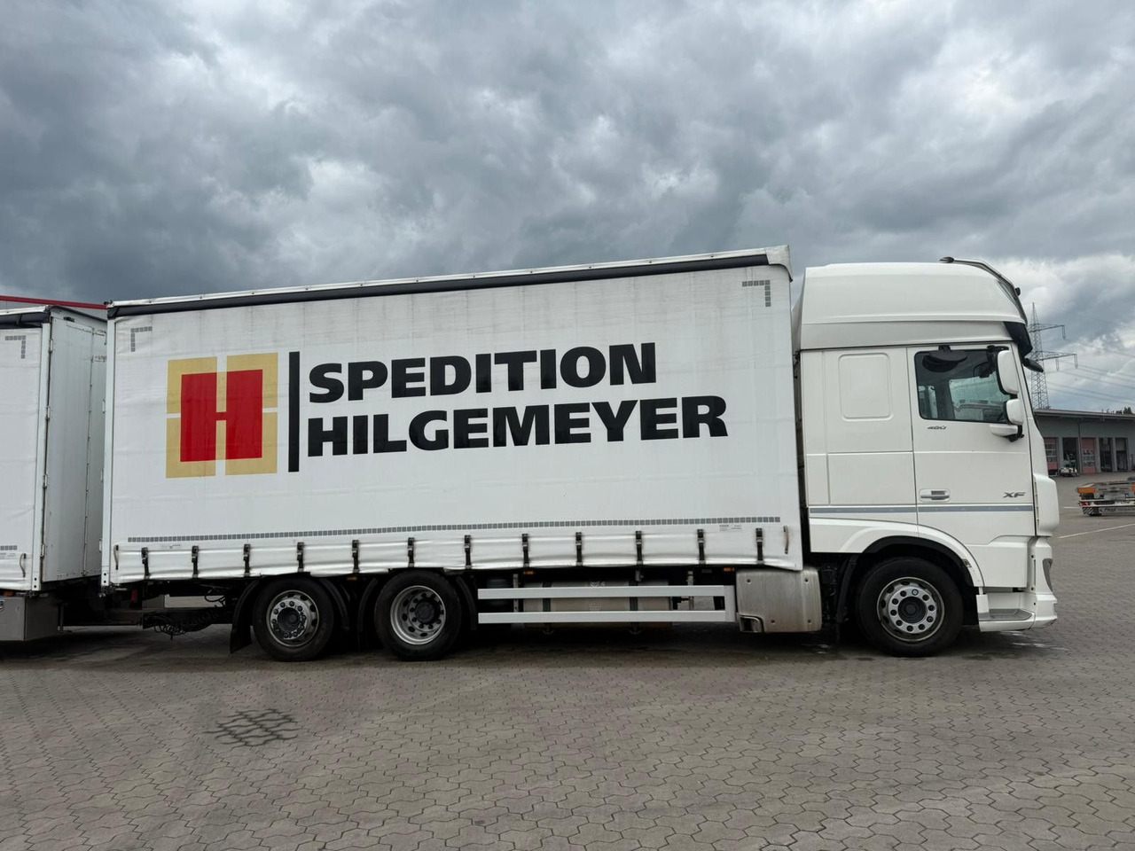 DAF XF 480 FAN LowDeck 6x2 Jumbo Inklusive Anhänger - Camión lona, Remolque con toldo: foto 2 DAF XF 480 FAN LowDeck 6x2 Jumbo Inklusive Anhänger - Camión lona, Remolque con toldo: foto 2