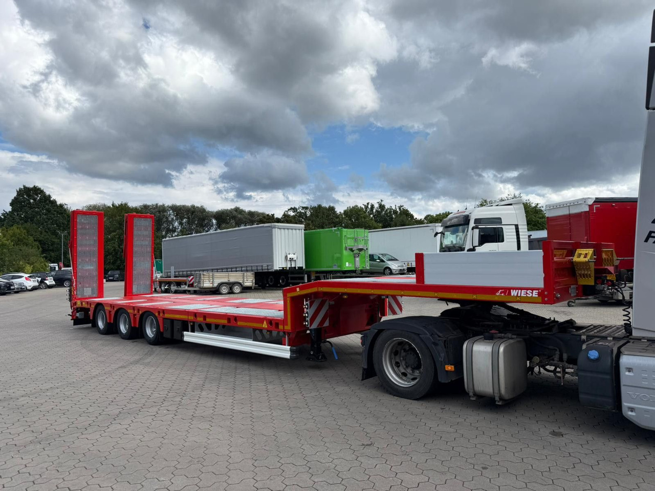 Kässbohrer SLS.HS Tieflader mit hydr. Schwanenhals - Semirremolque góndola rebajadas: foto 4 Kässbohrer SLS.HS Tieflader mit hydr. Schwanenhals - Semirremolque góndola rebajadas: foto 4