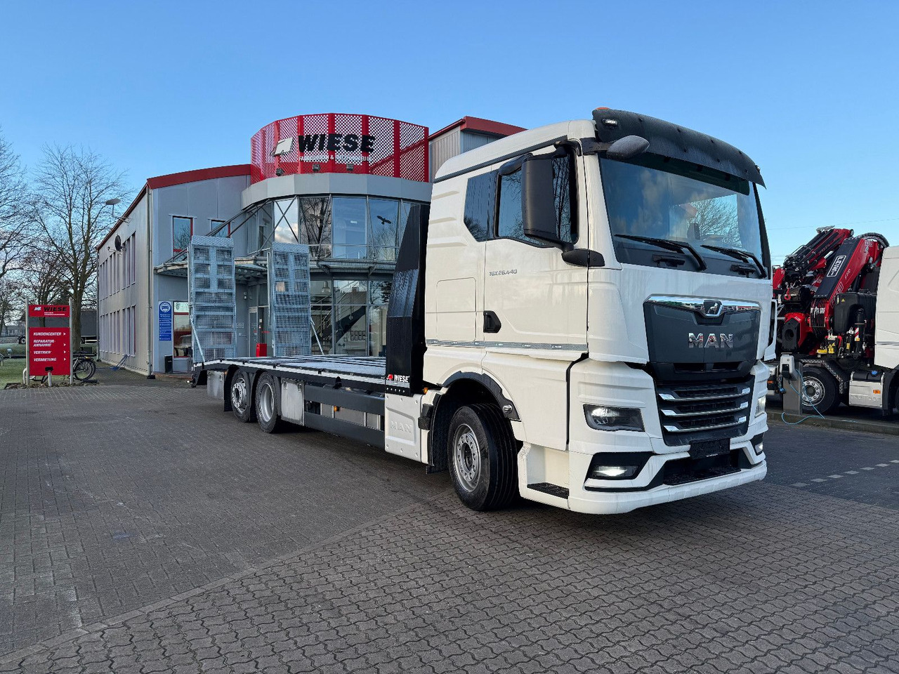 MAN Baumaschinen-  Arbeitsbühnentransporter Rampen - Camión portavehículos: foto 2 MAN Baumaschinen-  Arbeitsbühnentransporter Rampen - Camión portavehículos: foto 2