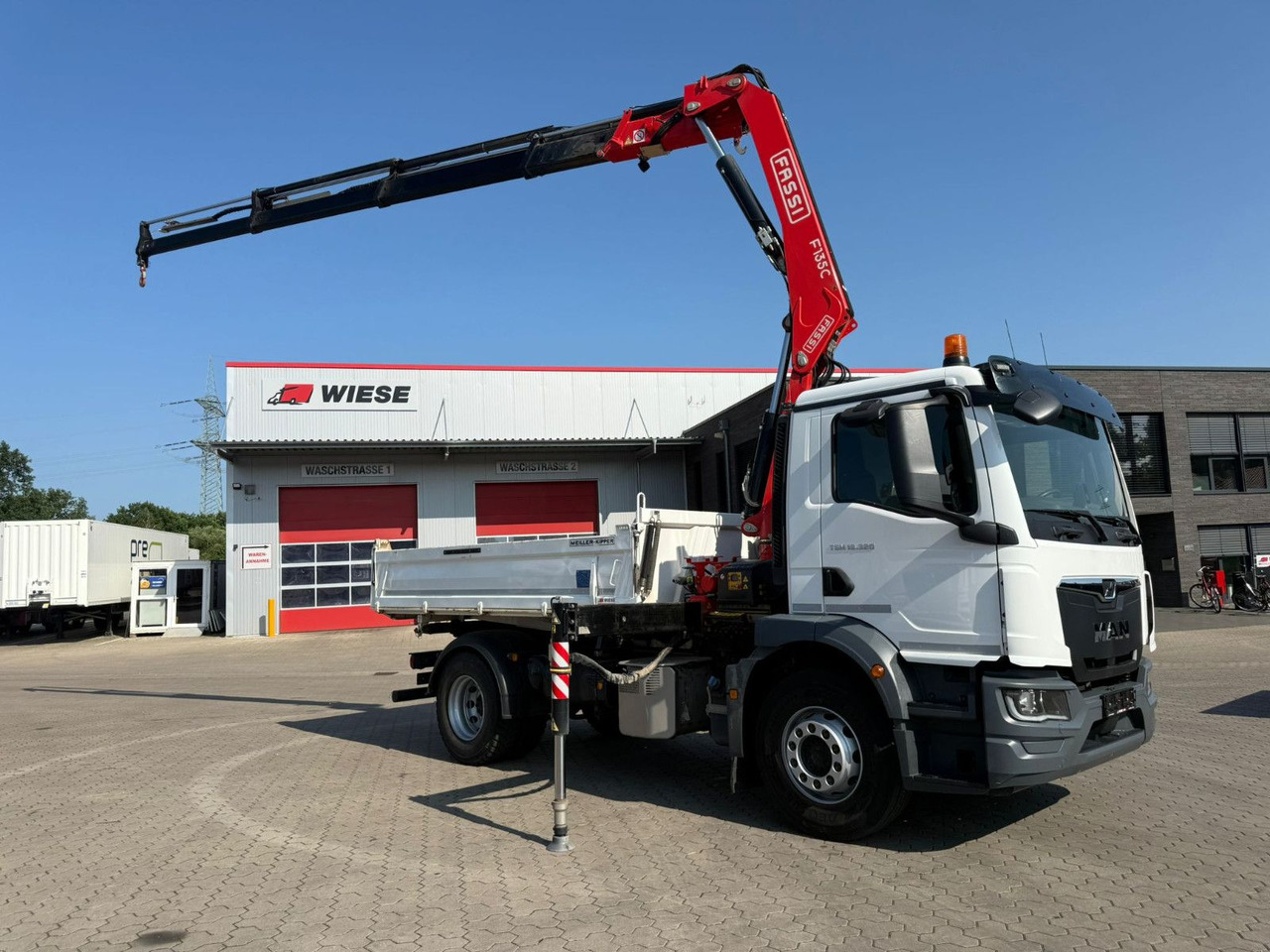 MAN TGM 18.320 4x2 BB mit Kran Fassi F135 Kipper - Camión volquete, Camión grúa: foto 1 MAN TGM 18.320 4x2 BB mit Kran Fassi F135 Kipper - Camión volquete, Camión grúa: foto 1