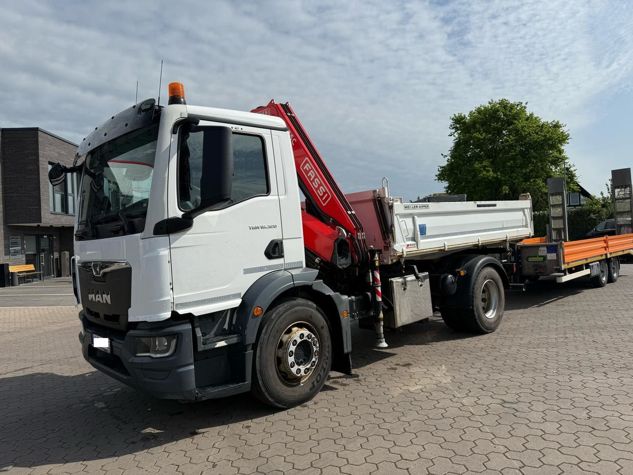 MAN TGM 18.320 4x2 BB mit Kran Fassi F135 Kipper - Camión volquete, Camión grúa: foto 2 MAN TGM 18.320 4x2 BB mit Kran Fassi F135 Kipper - Camión volquete, Camión grúa: foto 2