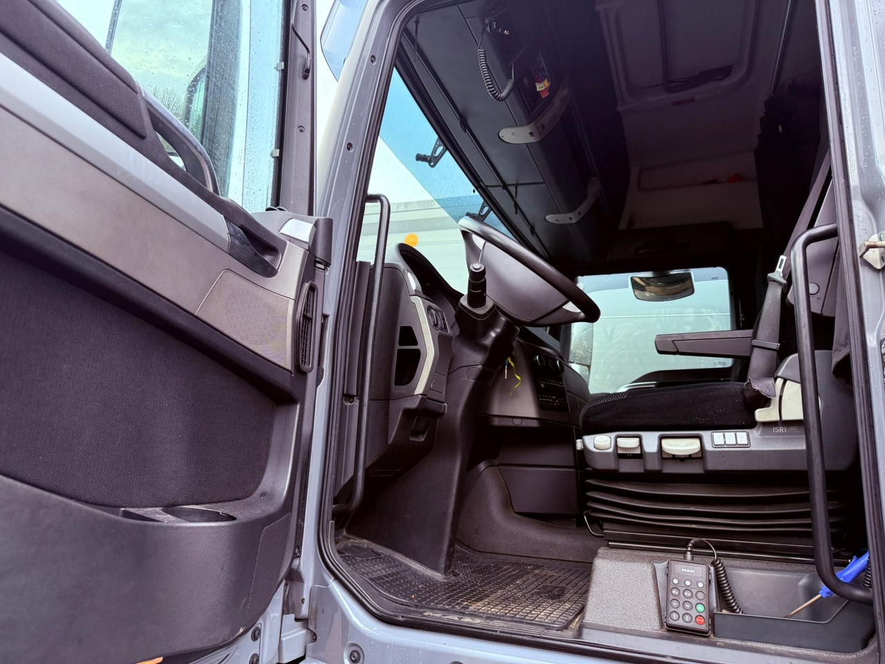 MAN TGX 18.440 LL Volumen LKW mit Staplerhalterung MAN TGX 18.440 LL Volumen LKW mit Staplerhalterung - Camión lona: foto 5 MAN TGX 18.440 LL Volumen LKW mit Staplerhalterung MAN TGX 18.440 LL Volumen LKW mit Staplerhalterung - Camión lona: foto 5