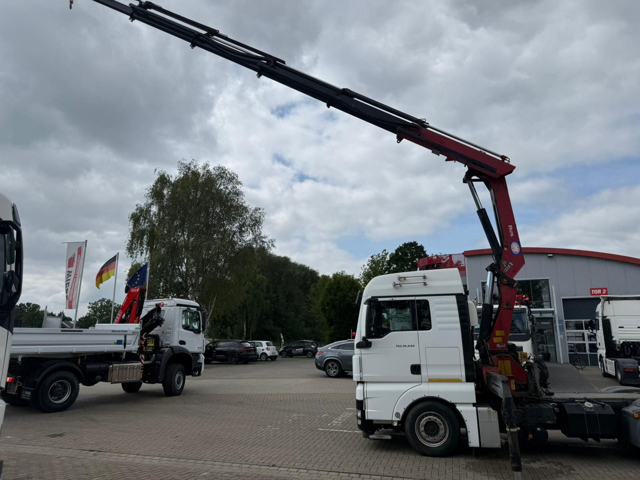 MAN TGX 26.440 6x2 mit HMF 3000-5 Kran TÜV NEU - Camión grúa: foto 5 MAN TGX 26.440 6x2 mit HMF 3000-5 Kran TÜV NEU - Camión grúa: foto 5