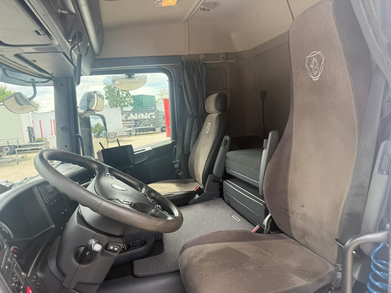 Grua de remolque autos Scania G450 Baumaschinentransporter mit Rampen: foto 8