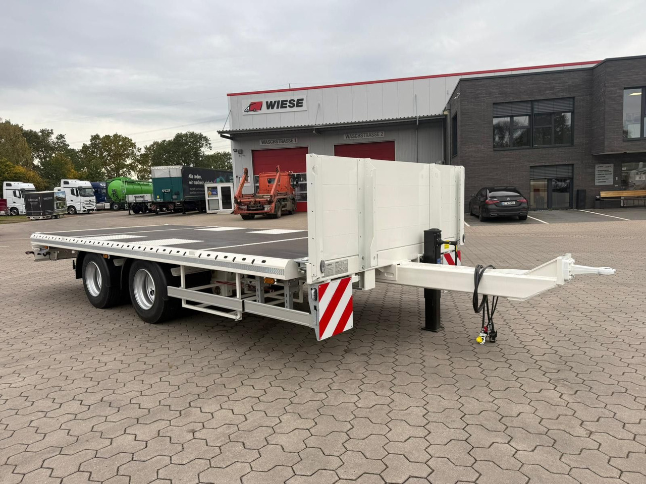 Tandemanhänger Plattform - Remolque caja abierta: foto 1 Tandemanhänger Plattform - Remolque caja abierta: foto 1