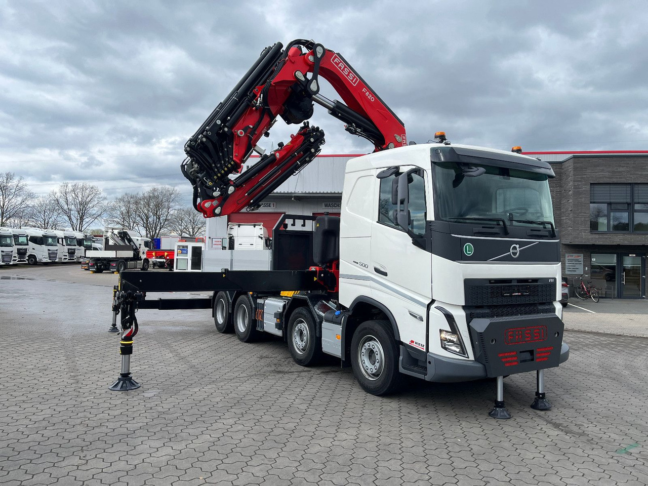Volvo FH 500 8x4 Kran F820 RA2.27 Jib & Winde Sofort - Camión grúa: foto 1 Volvo FH 500 8x4 Kran F820 RA2.27 Jib & Winde Sofort - Camión grúa: foto 1