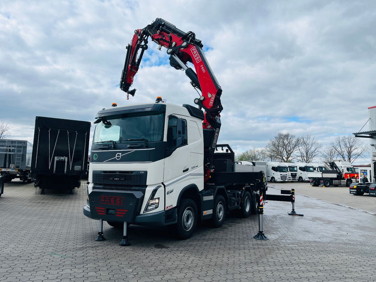 Volvo FH 500 8x4 Kran F820 RA2.27 Jib & Winde Sofort - Camión grúa: foto 3 Volvo FH 500 8x4 Kran F820 RA2.27 Jib & Winde Sofort - Camión grúa: foto 3