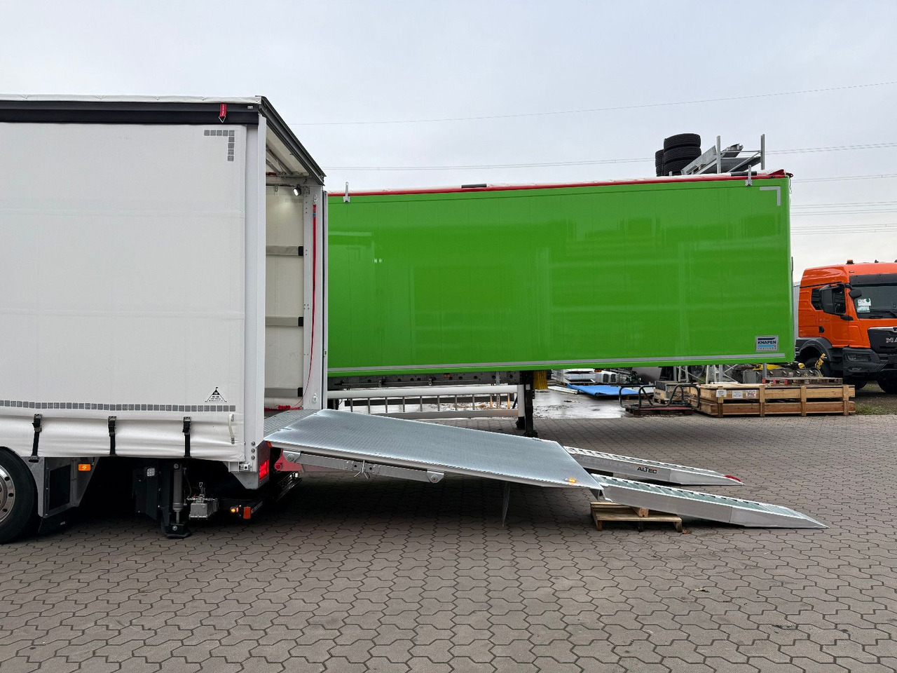 Volvo FH 500 Gabelstaplertransporter LBW 9t Dhollandia - Grua de remolque autos: foto 3 Volvo FH 500 Gabelstaplertransporter LBW 9t Dhollandia - Grua de remolque autos: foto 3