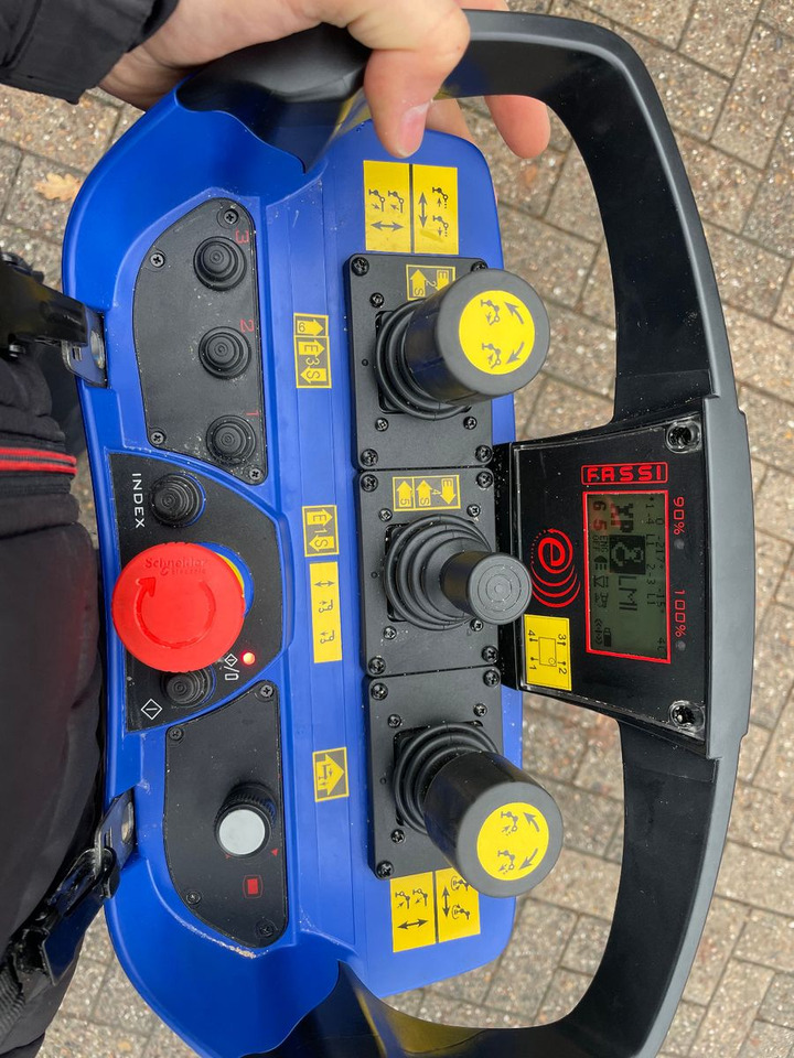 Camión caja abierta, Camión grúa Volvo FH500 6x4 Fassi F545RA 2.27 mit Jib und Winde: foto 11 Camión caja abierta, Camión grúa Volvo FH500 6x4 Fassi F545RA 2.27 mit Jib und Winde: foto 11