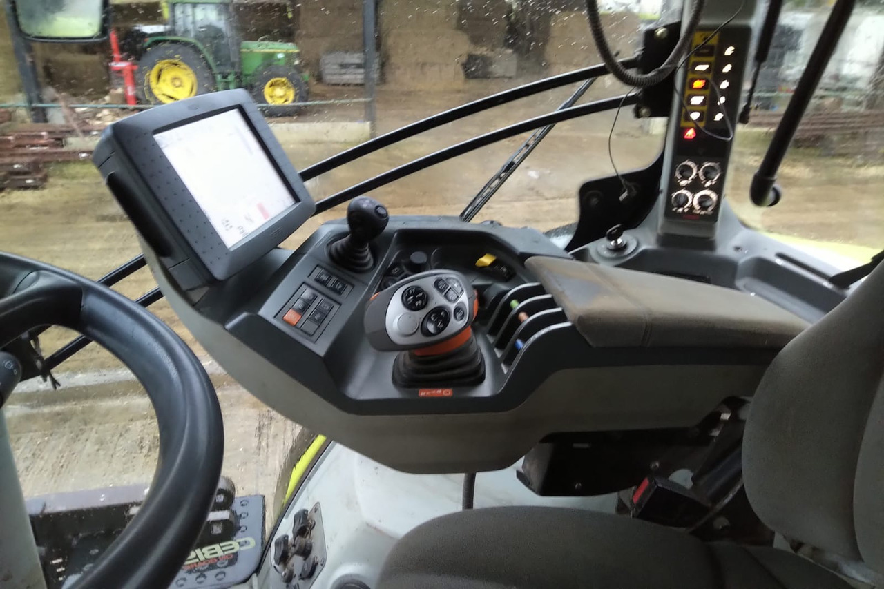 CLAAS AXION 850 - Tractor: foto 2 CLAAS AXION 850 - Tractor: foto 2