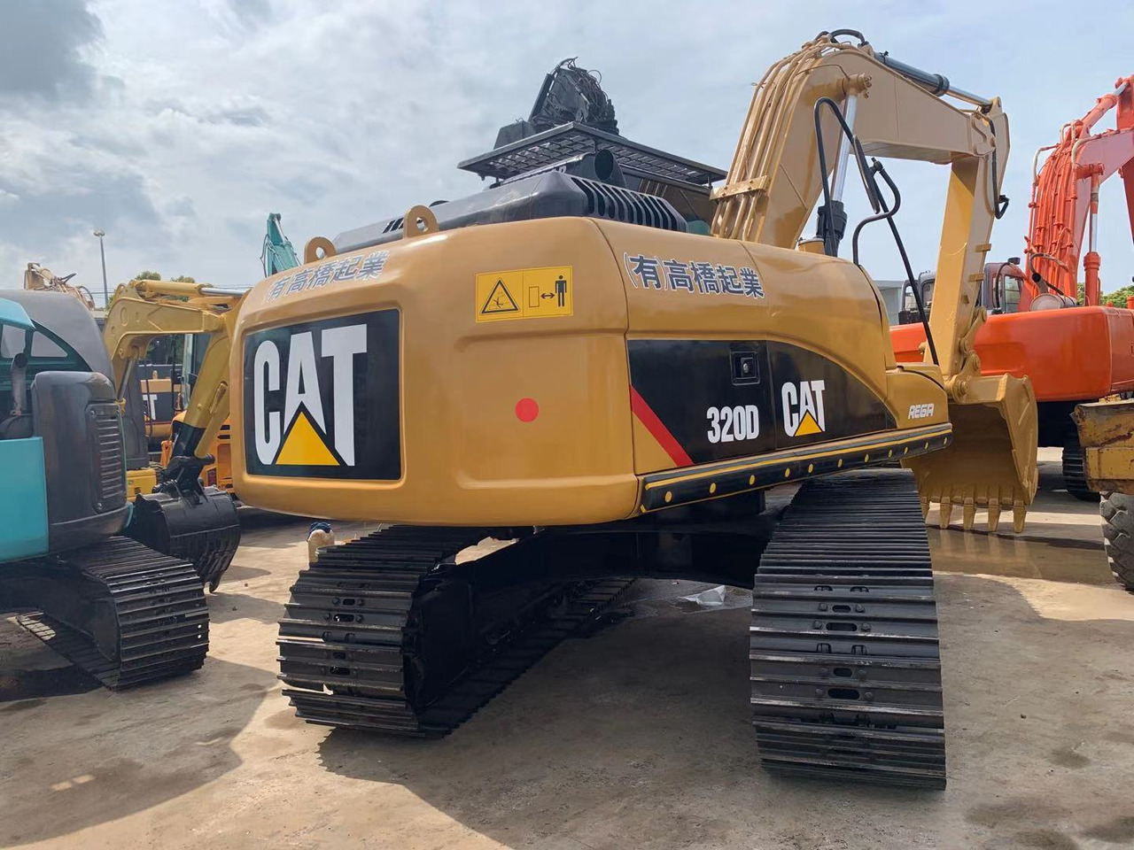 CATERPILLAR 320D - Excavadora de cadenas: foto 2 CATERPILLAR 320D - Excavadora de cadenas: foto 2
