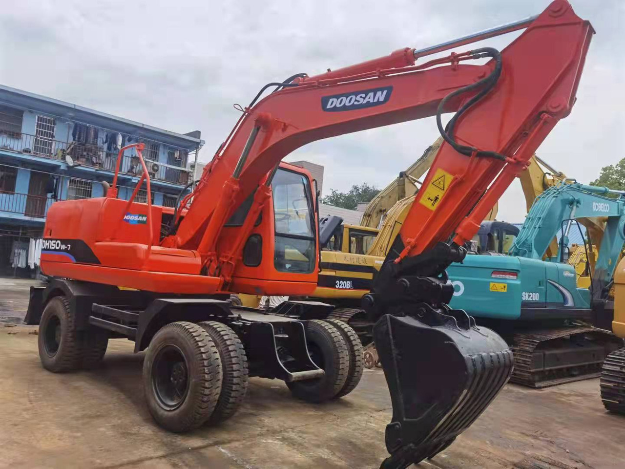 DOOSAN DH150W-7 - Excavadora de ruedas: foto 4 DOOSAN DH150W-7 - Excavadora de ruedas: foto 4