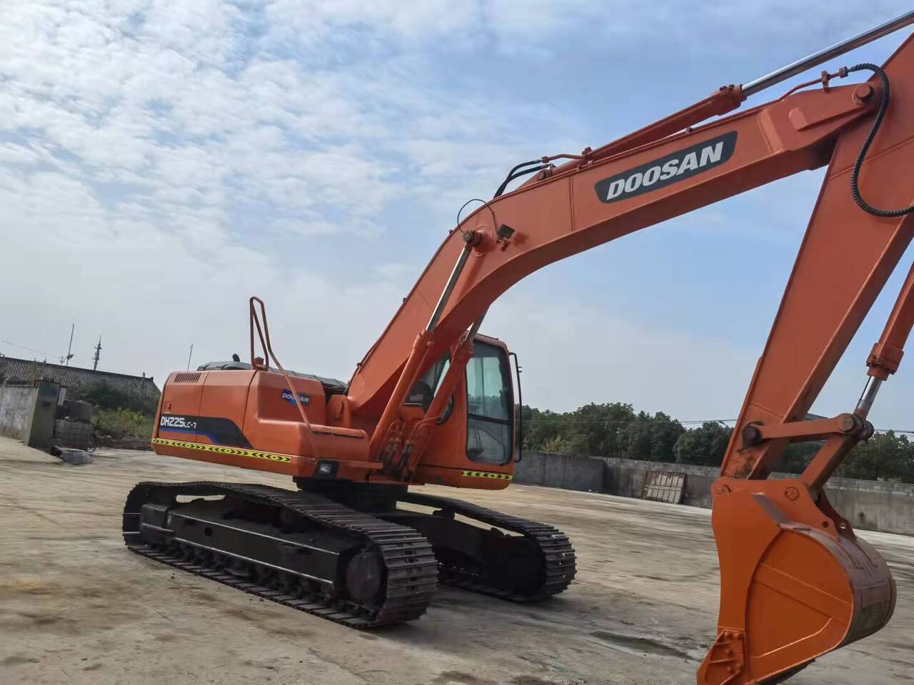DOOSAN DH225LC-7 - Excavadora de cadenas: foto 4 DOOSAN DH225LC-7 - Excavadora de cadenas: foto 4