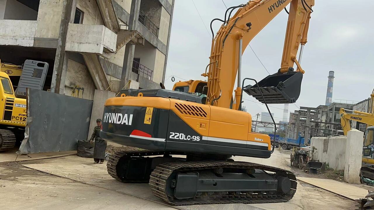HYUNDAI 220LC-9S - Excavadora de cadenas: foto 3 HYUNDAI 220LC-9S - Excavadora de cadenas: foto 3