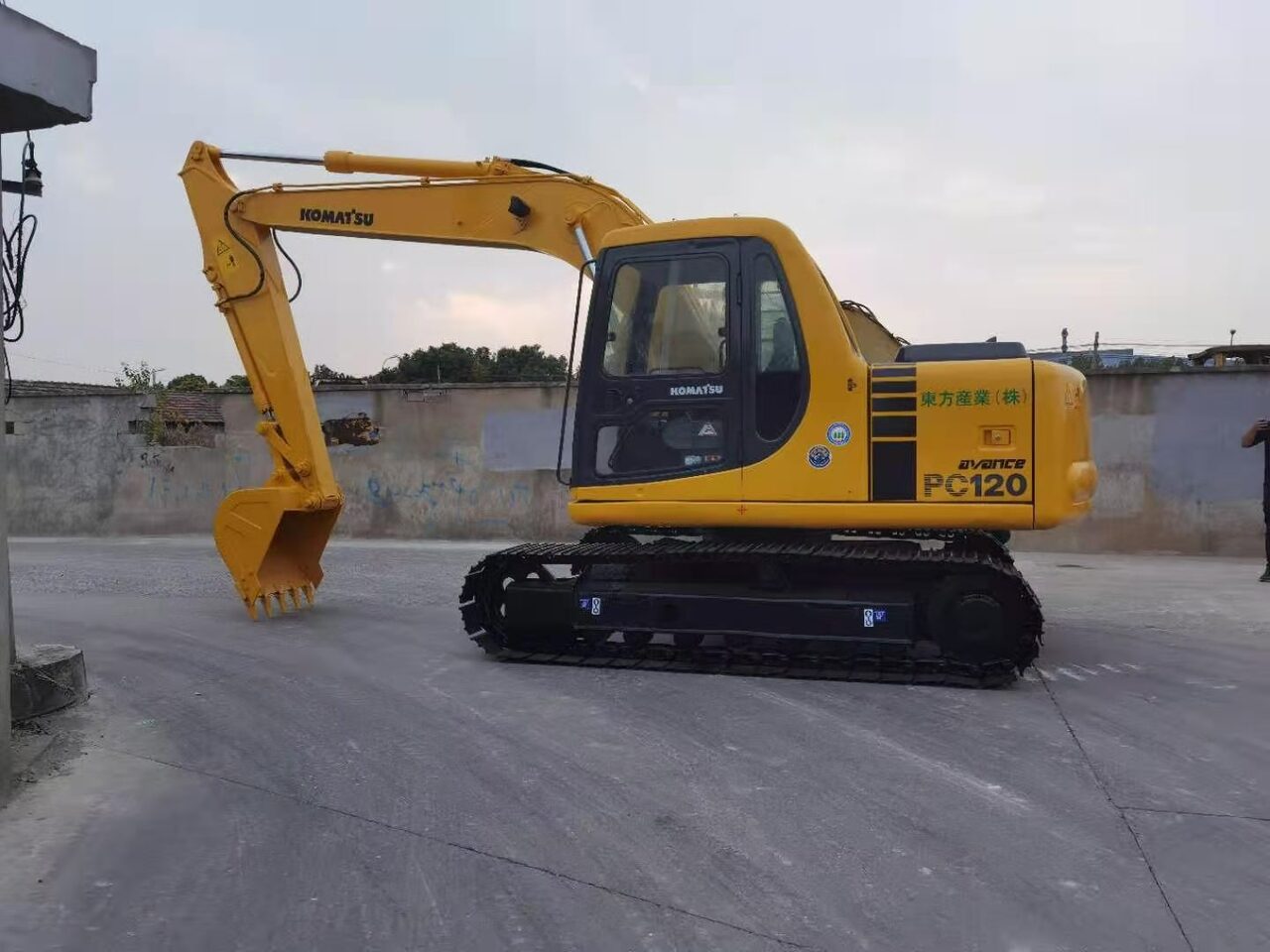 KOMATSU PC120-6 - Excavadora de cadenas: foto 2 KOMATSU PC120-6 - Excavadora de cadenas: foto 2