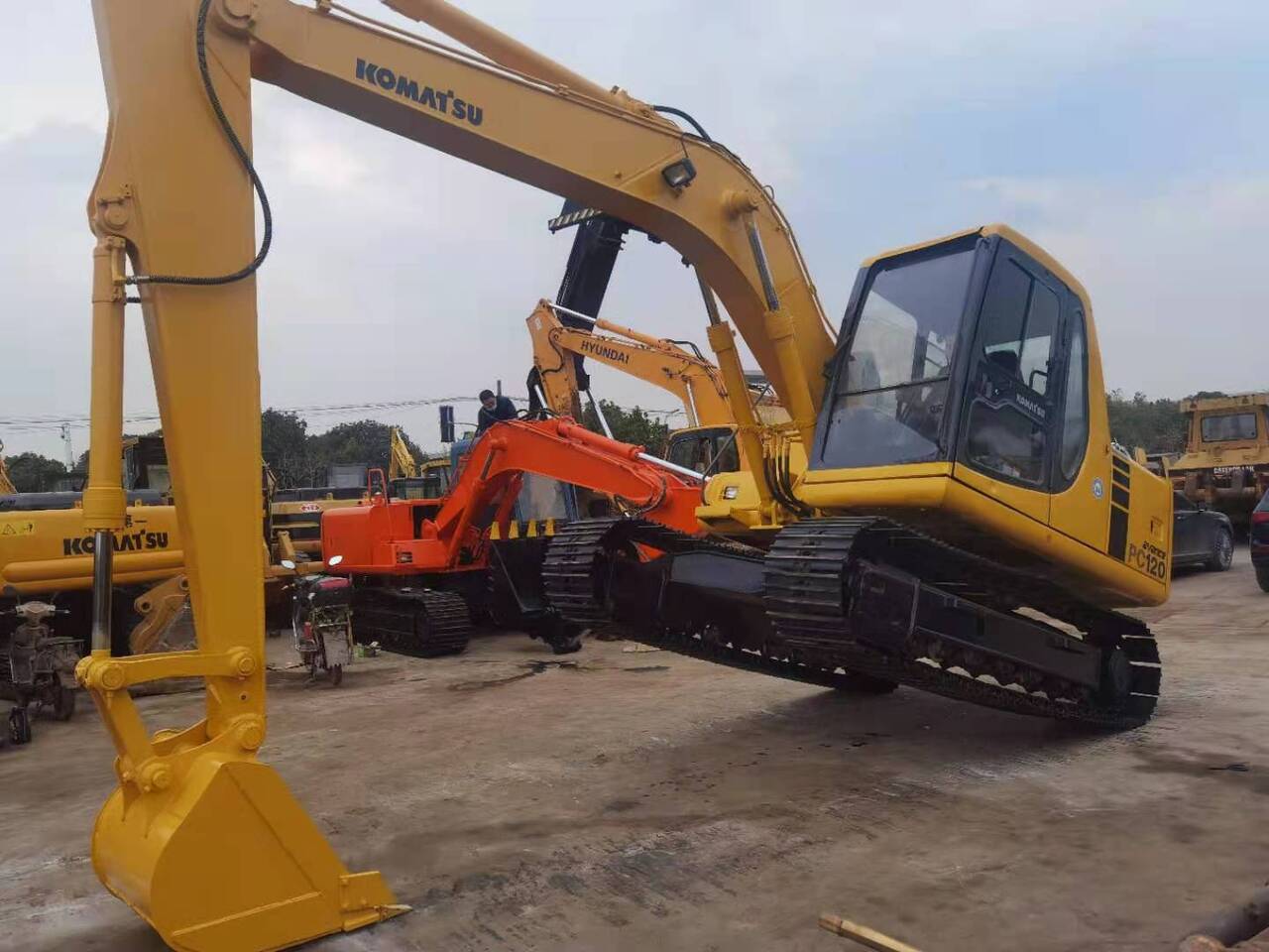 KOMATSU PC120-6 - Excavadora de cadenas: foto 5 KOMATSU PC120-6 - Excavadora de cadenas: foto 5