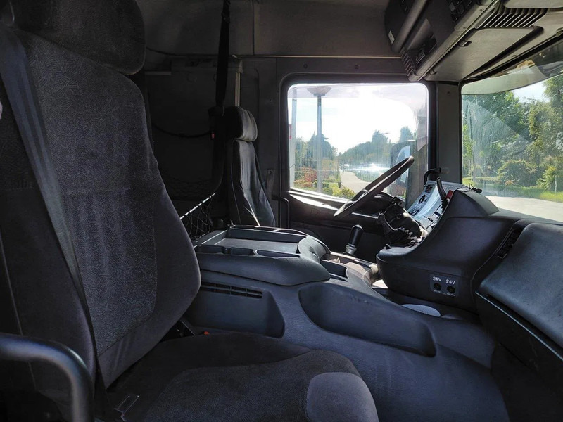 Scania P124-420 MANUAL + RETARDER !!!! 2 PIPES !!!! - Cabeza tractora: foto 4 Scania P124-420 MANUAL + RETARDER !!!! 2 PIPES !!!! - Cabeza tractora: foto 4