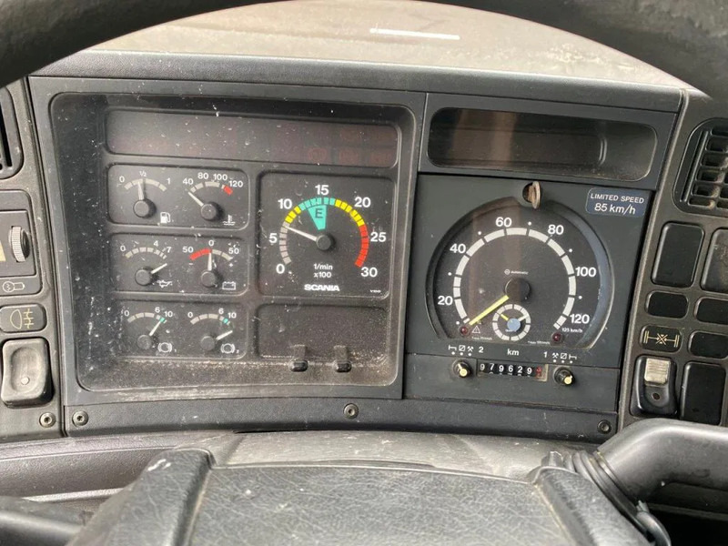 Camión lona Scania P94-220 MANUAL BOX MECHANIC FUEL PUMP: foto 11
