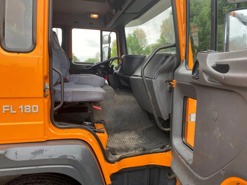 Volvo FL 614 FL 180 - Camión caja cerrada: foto 3 Volvo FL 614 FL 180 - Camión caja cerrada: foto 3