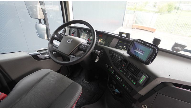 Volvo FH 420 ADR GLOBETROTTER 808.000KM - Cabeza tractora: foto 5 Volvo FH 420 ADR GLOBETROTTER 808.000KM - Cabeza tractora: foto 5