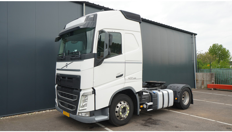 Volvo FH 420 ADR GLOBETROTTER 808.000KM - Cabeza tractora: foto 3 Volvo FH 420 ADR GLOBETROTTER 808.000KM - Cabeza tractora: foto 3