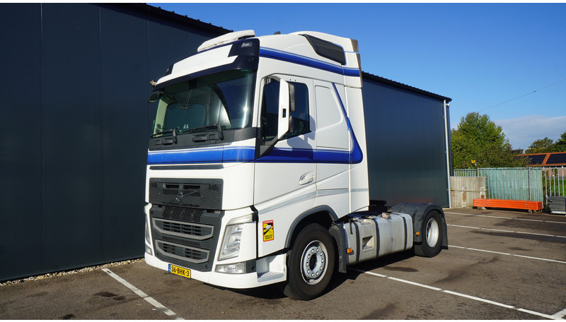 Volvo FH 420 EURO 6 GLOBETROTTER WITH TRS - Cabeza tractora: foto 3 Volvo FH 420 EURO 6 GLOBETROTTER WITH TRS - Cabeza tractora: foto 3