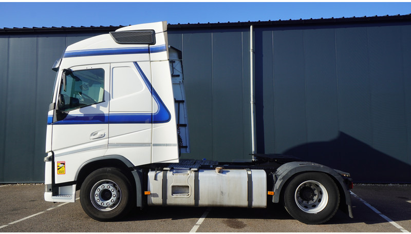 Volvo FH 420 EURO 6 GLOBETROTTER WITH TRS - Cabeza tractora: foto 1 Volvo FH 420 EURO 6 GLOBETROTTER WITH TRS - Cabeza tractora: foto 1