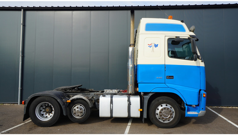 Volvo FH 440 6X2 GLOBETROTTER EURO 3 - Cabeza tractora: foto 2 Volvo FH 440 6X2 GLOBETROTTER EURO 3 - Cabeza tractora: foto 2