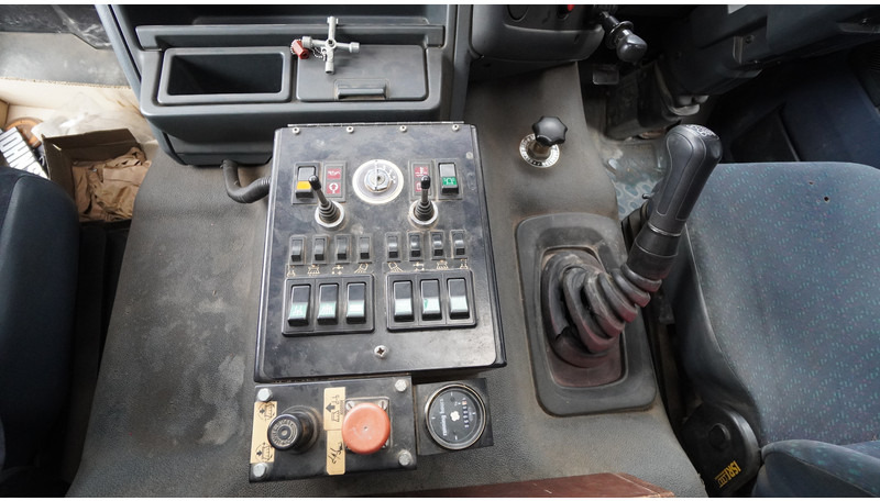 DAF 65.180 ATI STREET SWEPER RH DRIVE MANUAL GARBOX 96.000KM - Barredora vial: foto 5 DAF 65.180 ATI STREET SWEPER RH DRIVE MANUAL GARBOX 96.000KM - Barredora vial: foto 5