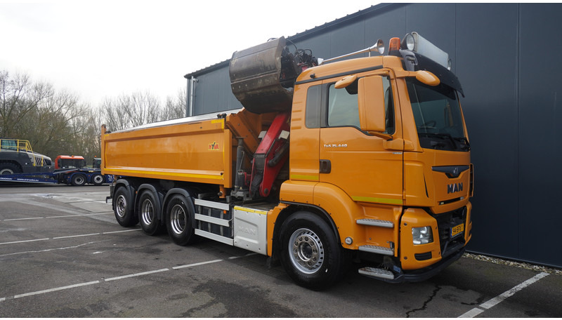 Camión grúa MAN TGS 35.440 8X4 2 SIDE TIPPER WITH HMF Z 1943 CRANE 415.000KM: foto 7