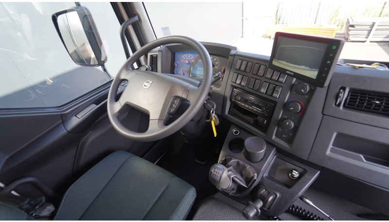 Camión caja cerrada Volvo FL 250 CLOSED BOX 65.000KM: foto 6