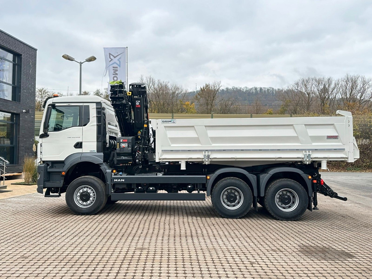 MAN TGS 33.440 6x6 /3-Seiten- Kipper / Kran HIAB 302 - Camión volquete, Camión grúa: foto 3 MAN TGS 33.440 6x6 /3-Seiten- Kipper / Kran HIAB 302 - Camión volquete, Camión grúa: foto 3