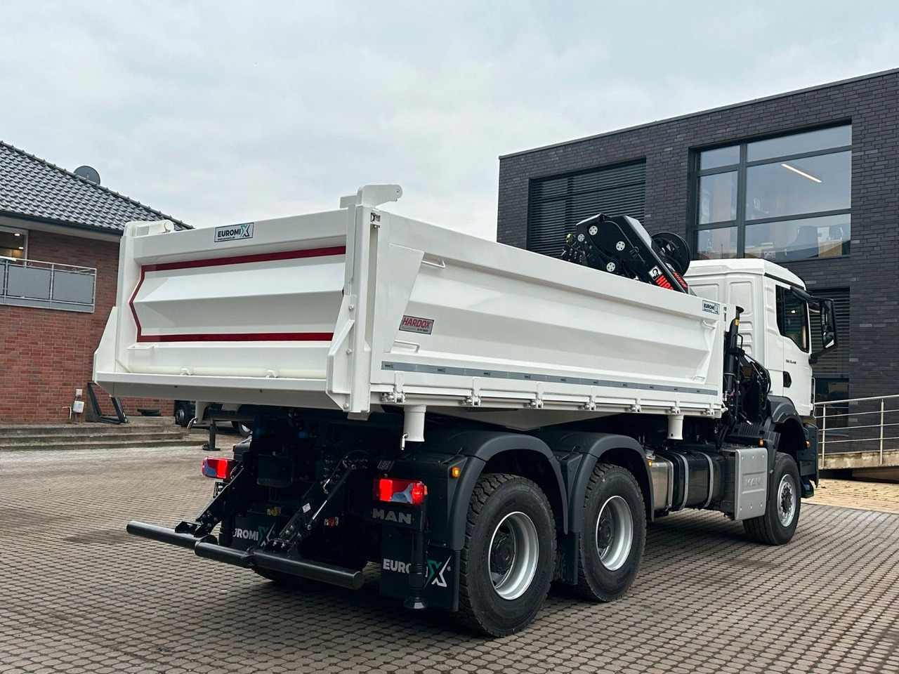 MAN TGS 33.440 6x6 /3-Seiten- Kipper / Kran HIAB 302 - Camión volquete, Camión grúa: foto 5 MAN TGS 33.440 6x6 /3-Seiten- Kipper / Kran HIAB 302 - Camión volquete, Camión grúa: foto 5