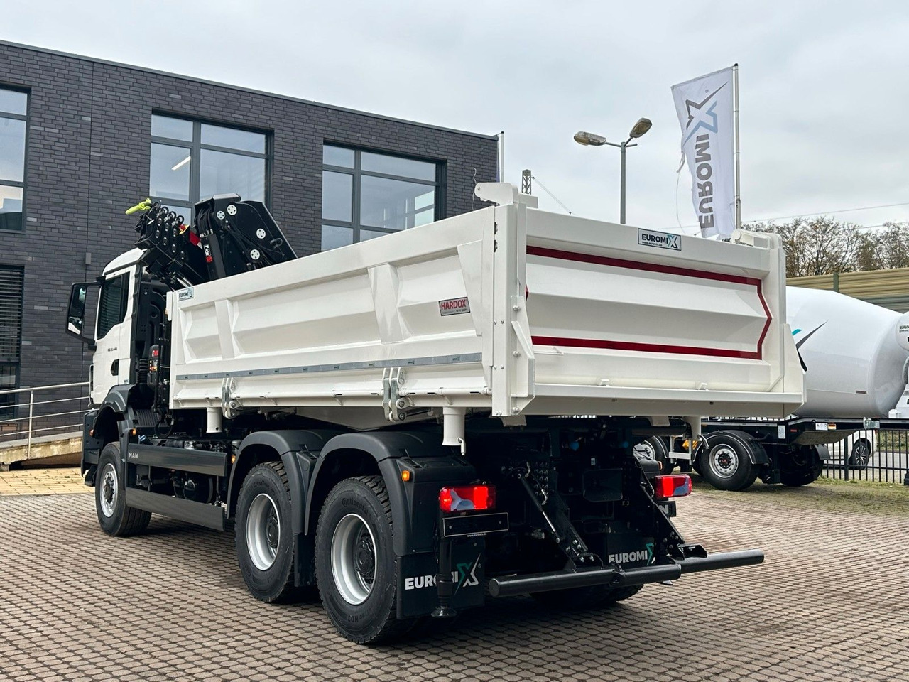 MAN TGS 33.440 6x6 /3-Seiten- Kipper / Kran HIAB 302 - Camión volquete, Camión grúa: foto 4 MAN TGS 33.440 6x6 /3-Seiten- Kipper / Kran HIAB 302 - Camión volquete, Camión grúa: foto 4