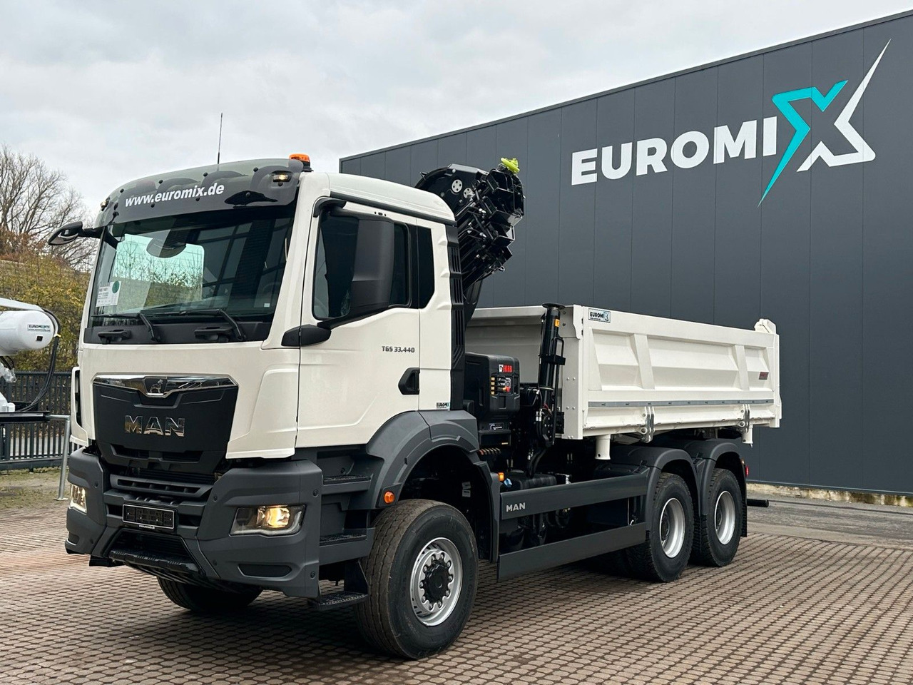 MAN TGS 33.440 6x6 /3-Seiten- Kipper / Kran HIAB 302 - Camión volquete, Camión grúa: foto 2 MAN TGS 33.440 6x6 /3-Seiten- Kipper / Kran HIAB 302 - Camión volquete, Camión grúa: foto 2