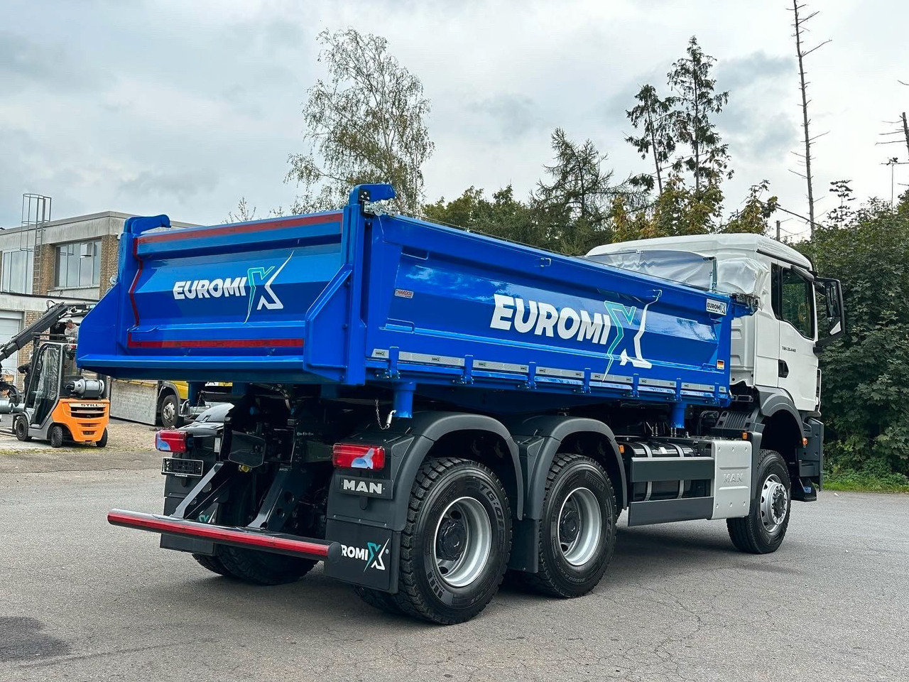 MAN TGS 33.440 6x6 /Euro6 3-Seiten-Kipper EuromixMTP - Camión volquete: foto 4 MAN TGS 33.440 6x6 /Euro6 3-Seiten-Kipper EuromixMTP - Camión volquete: foto 4