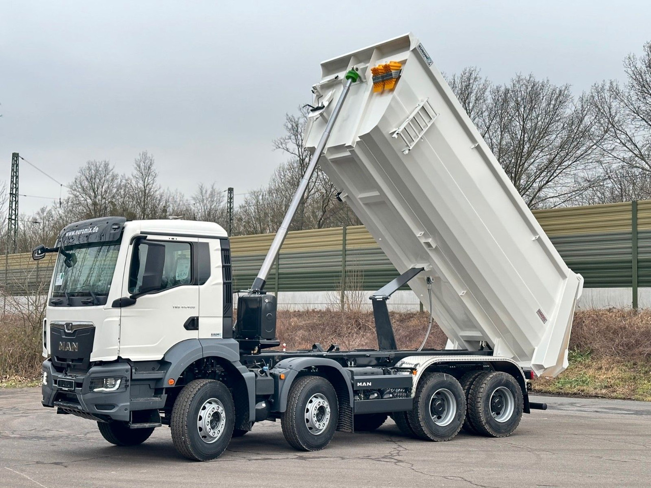MAN TGS 41.400 8x4 / EUROMIX MTP 20m³/ EURO 5 - Camión portacontenedor de cadenas: foto 3 MAN TGS 41.400 8x4 / EUROMIX MTP 20m³/ EURO 5 - Camión portacontenedor de cadenas: foto 3