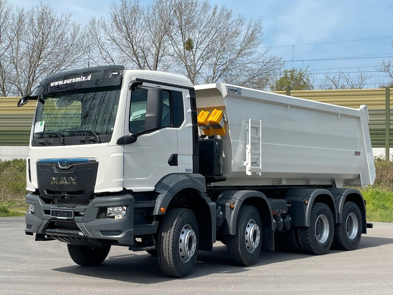 MAN TGS 41.400 8x4 / EUROMIX MTP 20m³/ EURO2 Kipper - Camión portacontenedor de cadenas: foto 2 MAN TGS 41.400 8x4 / EUROMIX MTP 20m³/ EURO2 Kipper - Camión portacontenedor de cadenas: foto 2