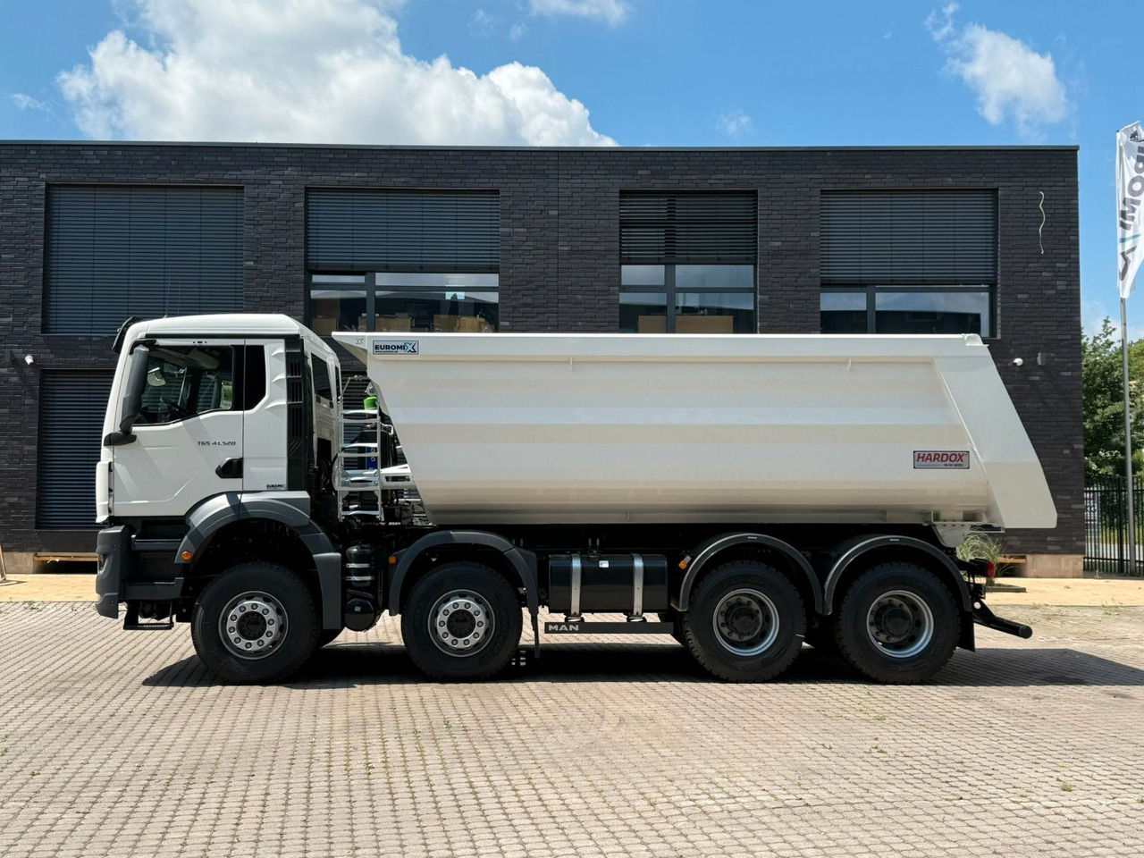 MAN TGS 41.520 BB 8X4 Euromix MuldenKipper Retarder - Camión volquete: foto 5 MAN TGS 41.520 BB 8X4 Euromix MuldenKipper Retarder - Camión volquete: foto 5