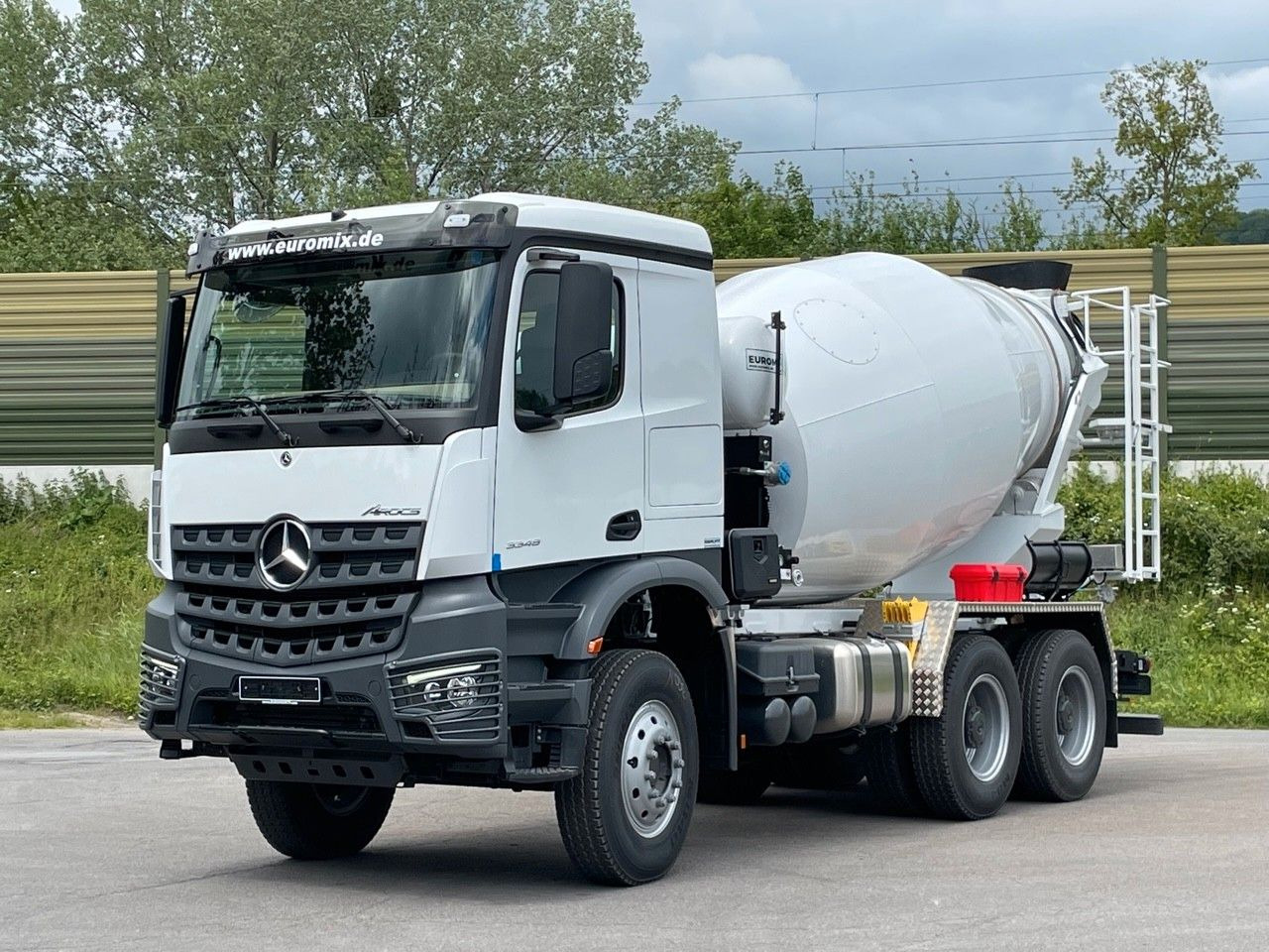 Mercedes-Benz 3348 6X4 Arcos 5 EuromixMTP EM 9 R - Camión hormigonera: foto 1 Mercedes-Benz 3348 6X4 Arcos 5 EuromixMTP EM 9 R - Camión hormigonera: foto 1