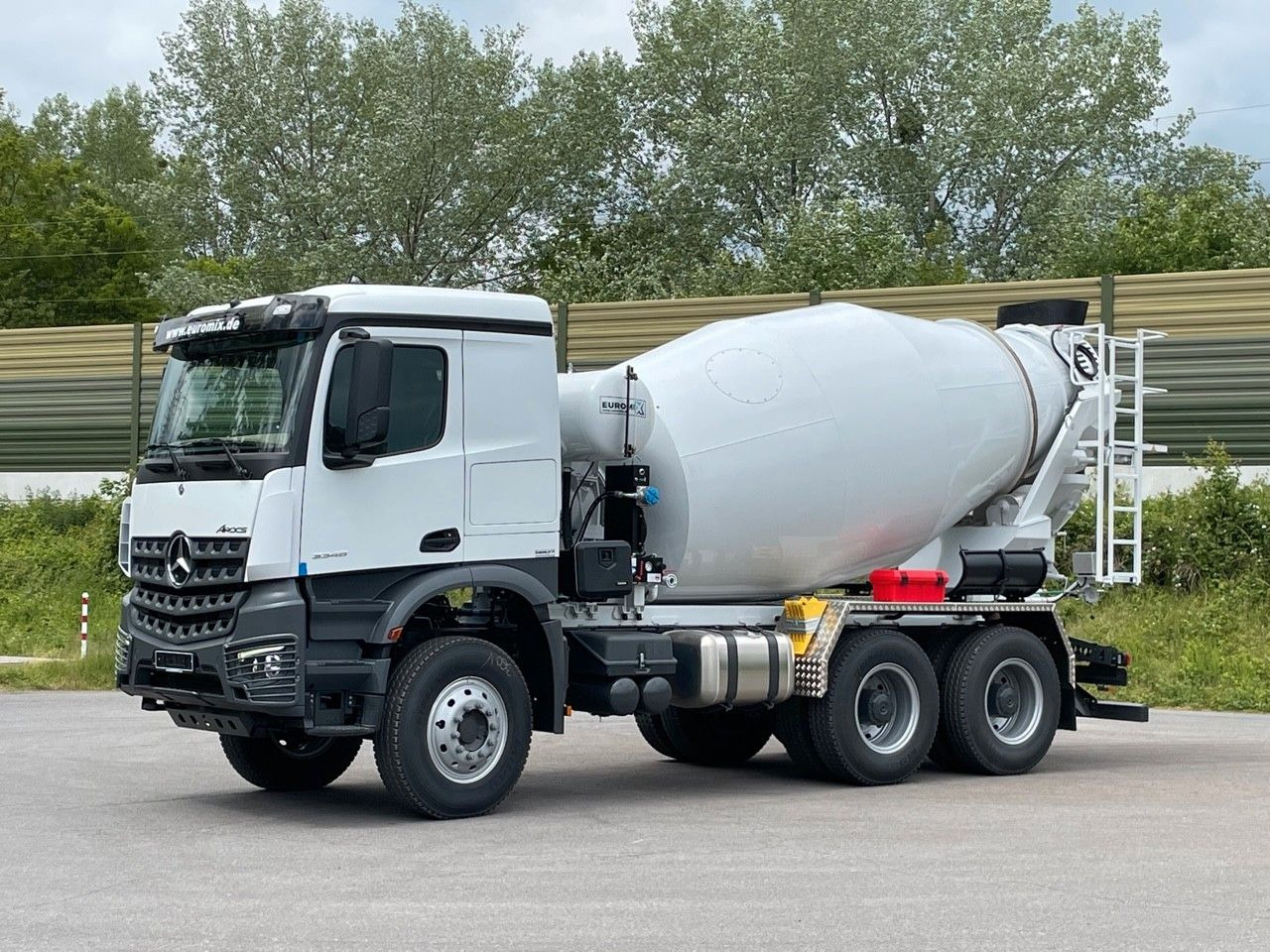 Mercedes-Benz 3348 6X4 Arcos 5 EuromixMTP EM 9 R - Camión hormigonera: foto 2 Mercedes-Benz 3348 6X4 Arcos 5 EuromixMTP EM 9 R - Camión hormigonera: foto 2