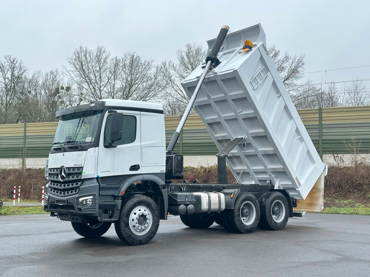 Mercedes-Benz 4048 6X4 Arcos 5 EuromixMTP Dumper Kipper - Camión volquete: foto 1 Mercedes-Benz 4048 6X4 Arcos 5 EuromixMTP Dumper Kipper - Camión volquete: foto 1