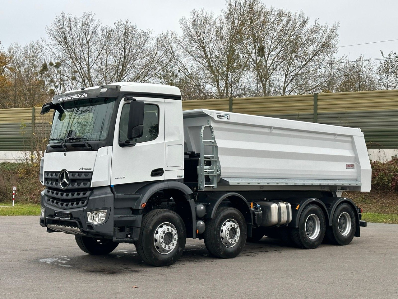 Mercedes-Benz AROCS 5 4145 8X4 E6e EuromixMTP 18m³ Kipper - Camión volquete: foto 3 Mercedes-Benz AROCS 5 4145 8X4 E6e EuromixMTP 18m³ Kipper - Camión volquete: foto 3