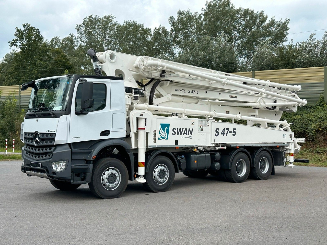 Mercedes-Benz Arocs 5 4142 8x4 SWAN TSP 47-5 160RZ ( 47m ) - Camión hormigonera: foto 4 Mercedes-Benz Arocs 5 4142 8x4 SWAN TSP 47-5 160RZ ( 47m ) - Camión hormigonera: foto 4