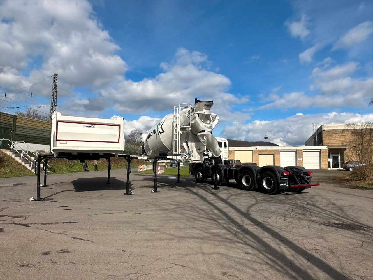 Volvo FMX 460 8x4 / WECHSELSYSTEM KIPPER+MISCHER Volvo FMX 460 8x4 / WECHSELSYSTEM KIPPER+MISCHER - Camión volquete: foto 4 Volvo FMX 460 8x4 / WECHSELSYSTEM KIPPER+MISCHER Volvo FMX 460 8x4 / WECHSELSYSTEM KIPPER+MISCHER - Camión volquete: foto 4